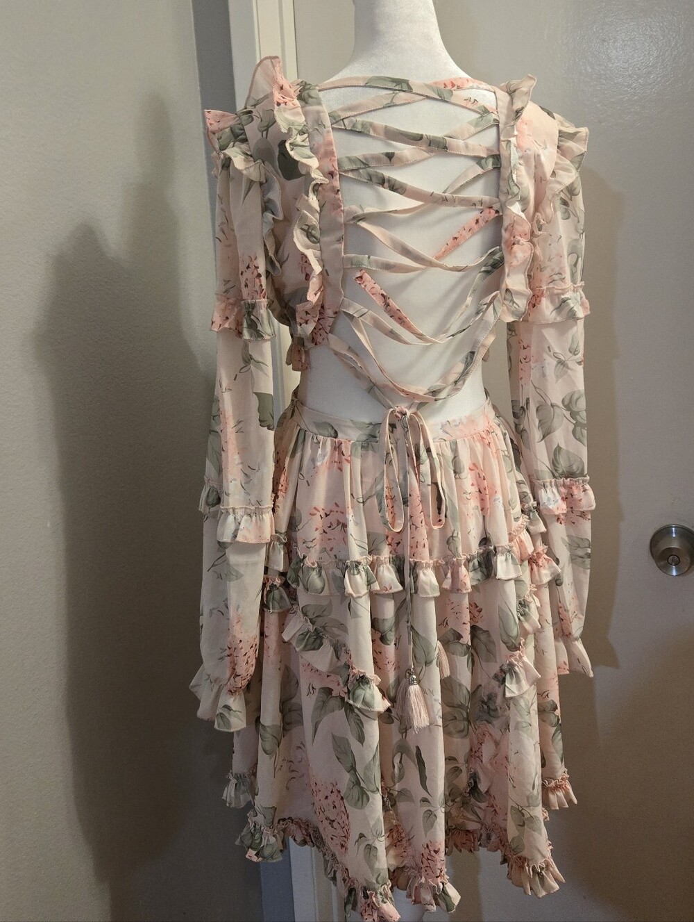 Romantic Blush Pink Floral Cutout Ruffle Mini Dress With Open Back Tide Size M - Picture 5 of 9